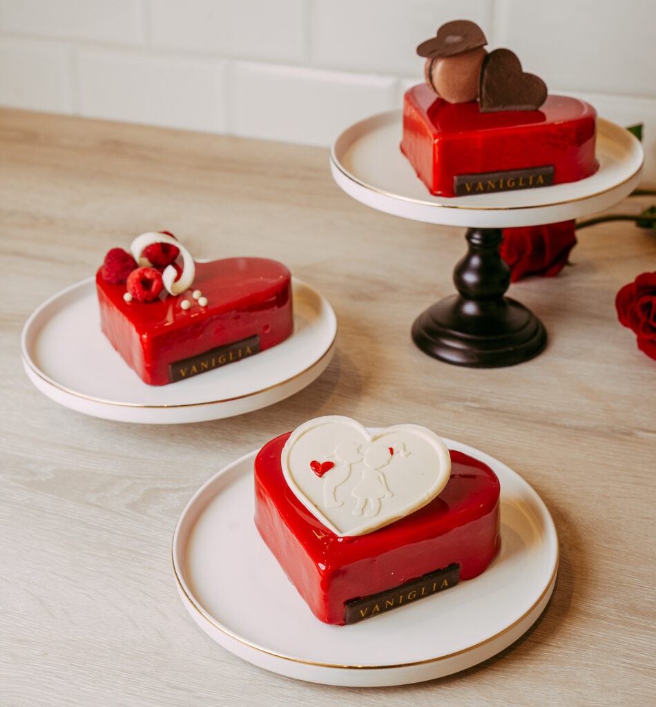 tre torte cuore san valentino realizzate da Vaniglia Gelaterie